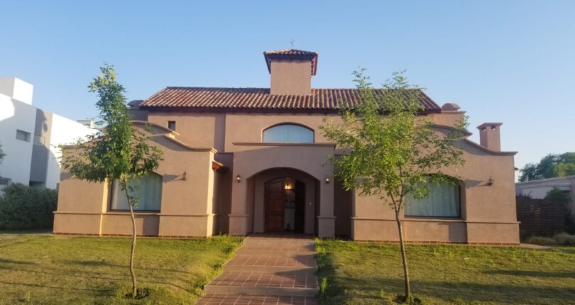 VENTA: CASA EN COUNTRY LA SANTINA – Córdoba Capital